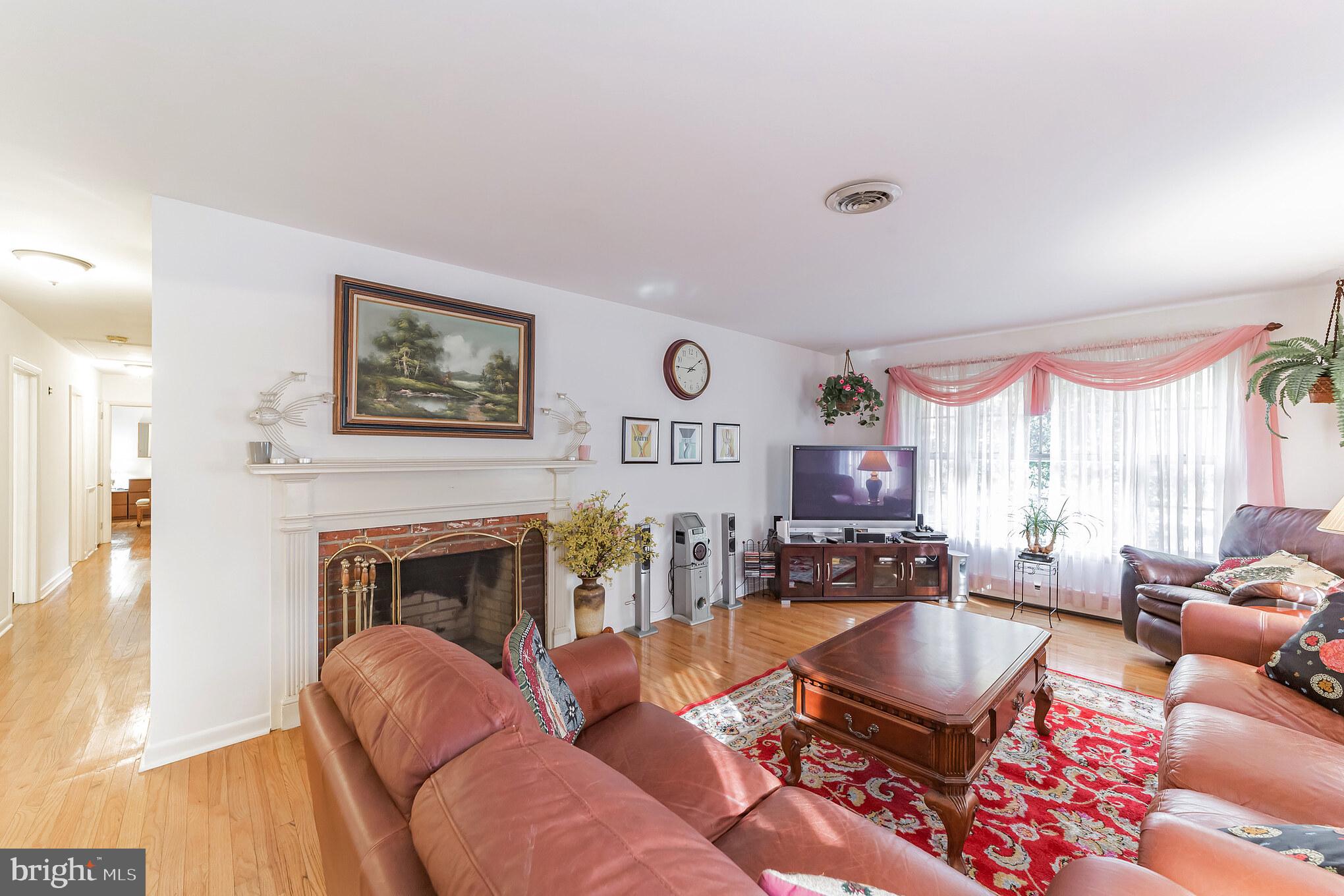 275 Vincent Road Paoli, PA 19301 - Photo 14 of 25 Living Room