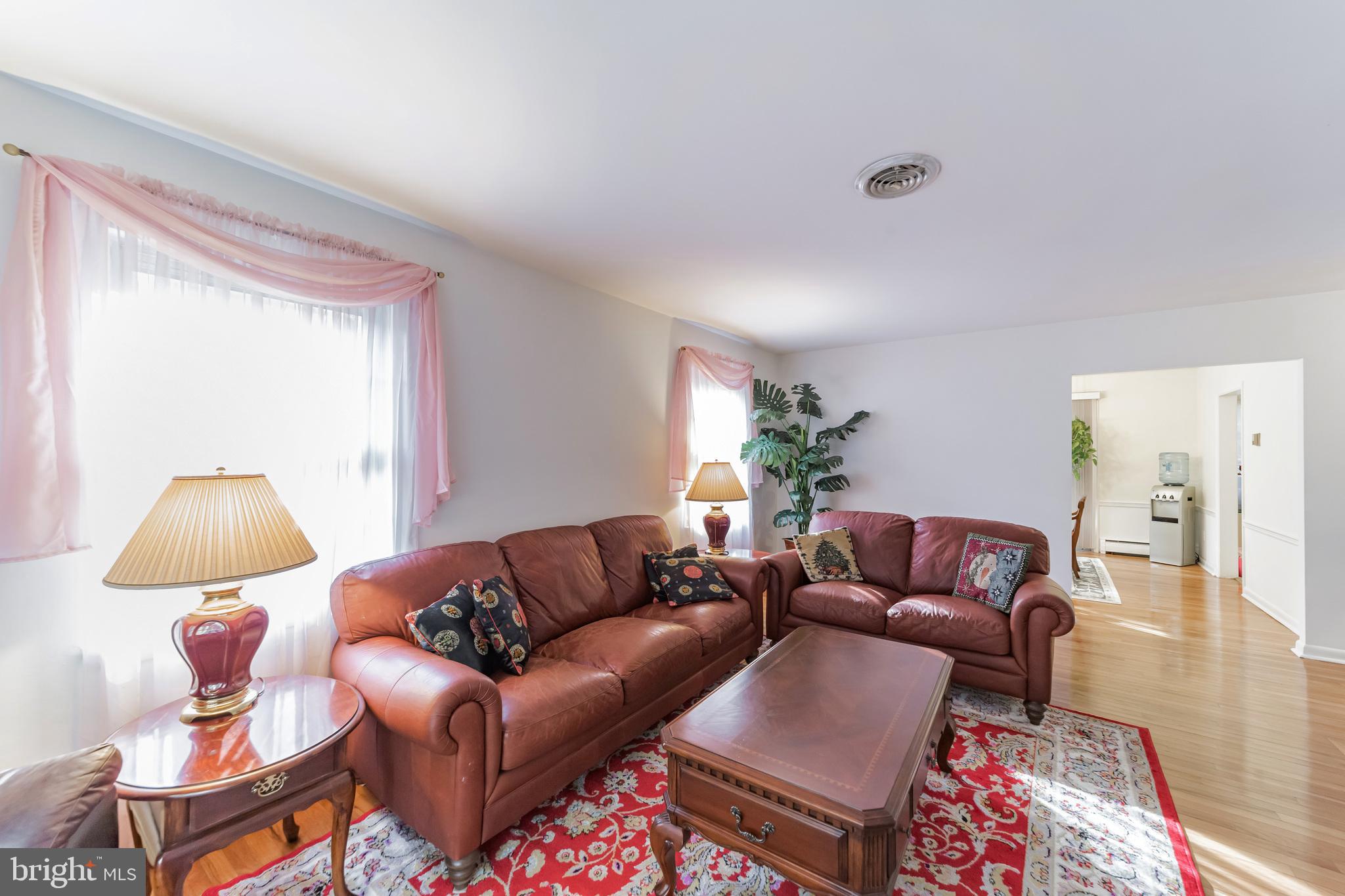 275 Vincent Road Paoli, PA 19301 - Photo 15 of 25 Living Room