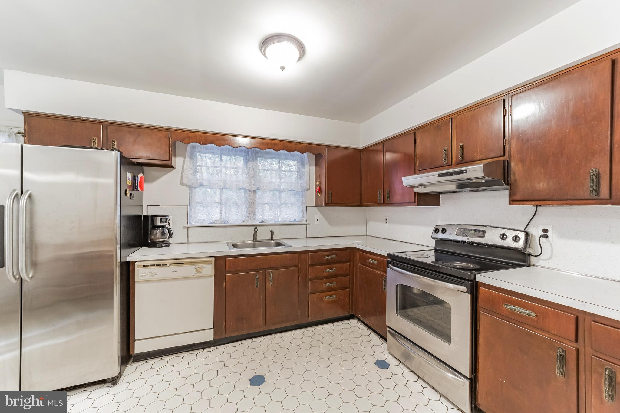 275 Vincent Road Paoli, PA 19301 - Photo 17 of 25 Kitchen
