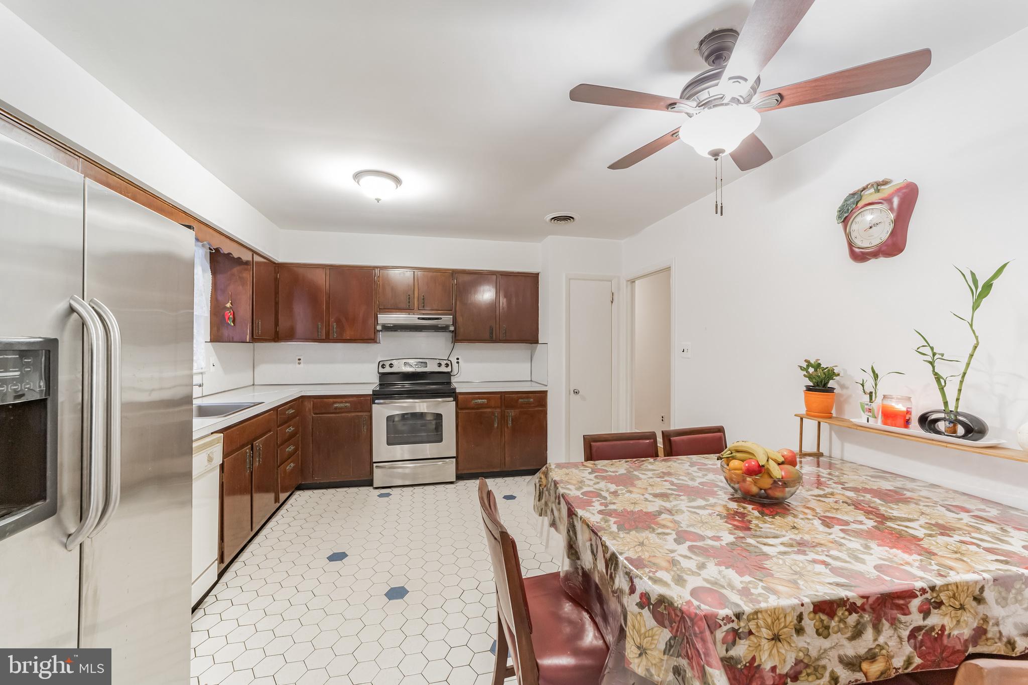275 Vincent Road Paoli, PA 19301 - Photo 18 of 25 Eat-in kitchen
