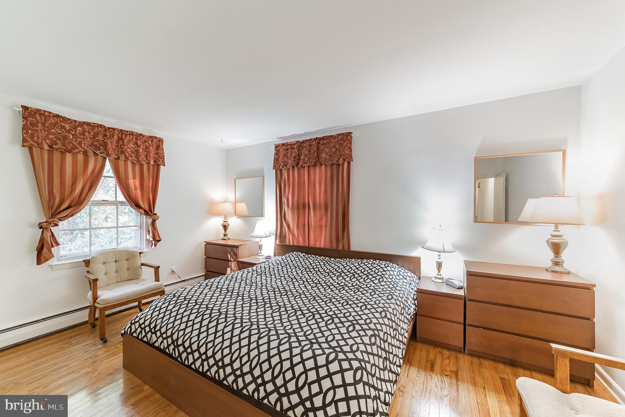 275 Vincent Road Paoli, PA 19301 - Photo 21 of 25 Owners' bedroom