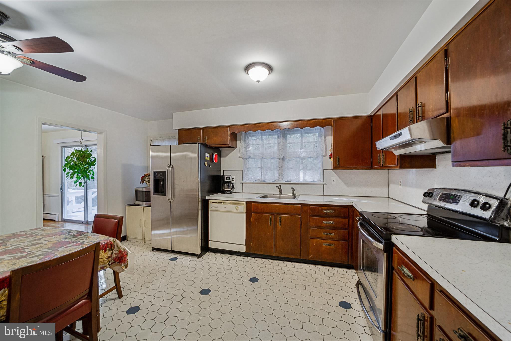 275 Vincent Road Paoli, PA 19301 - Photo 5 of 25 Kitchen