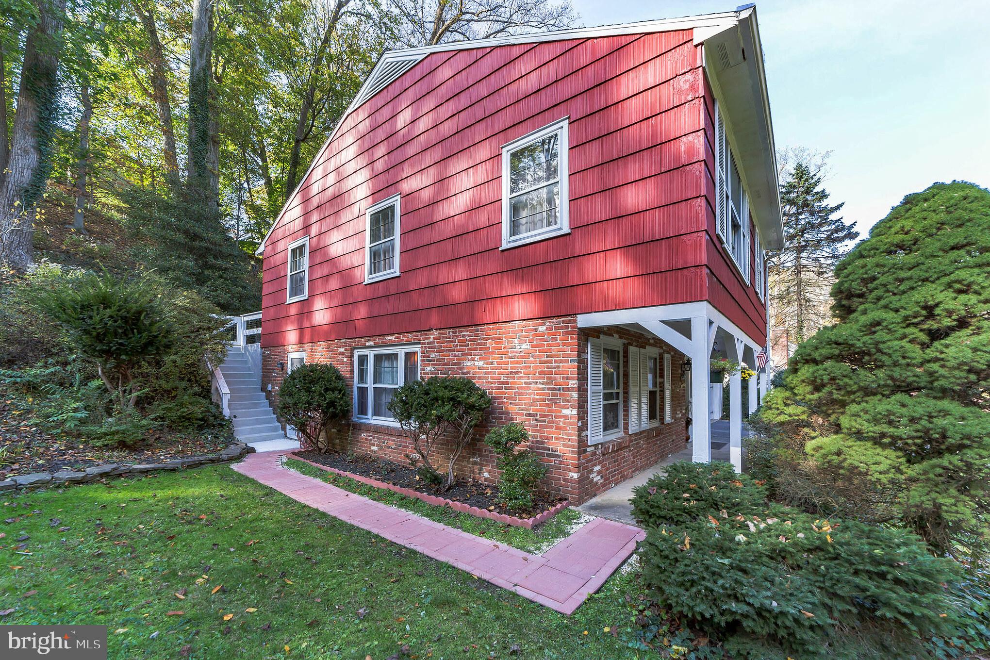 275 Vincent Road Paoli, PA 19301 - Photo 7 of 25 Side yard