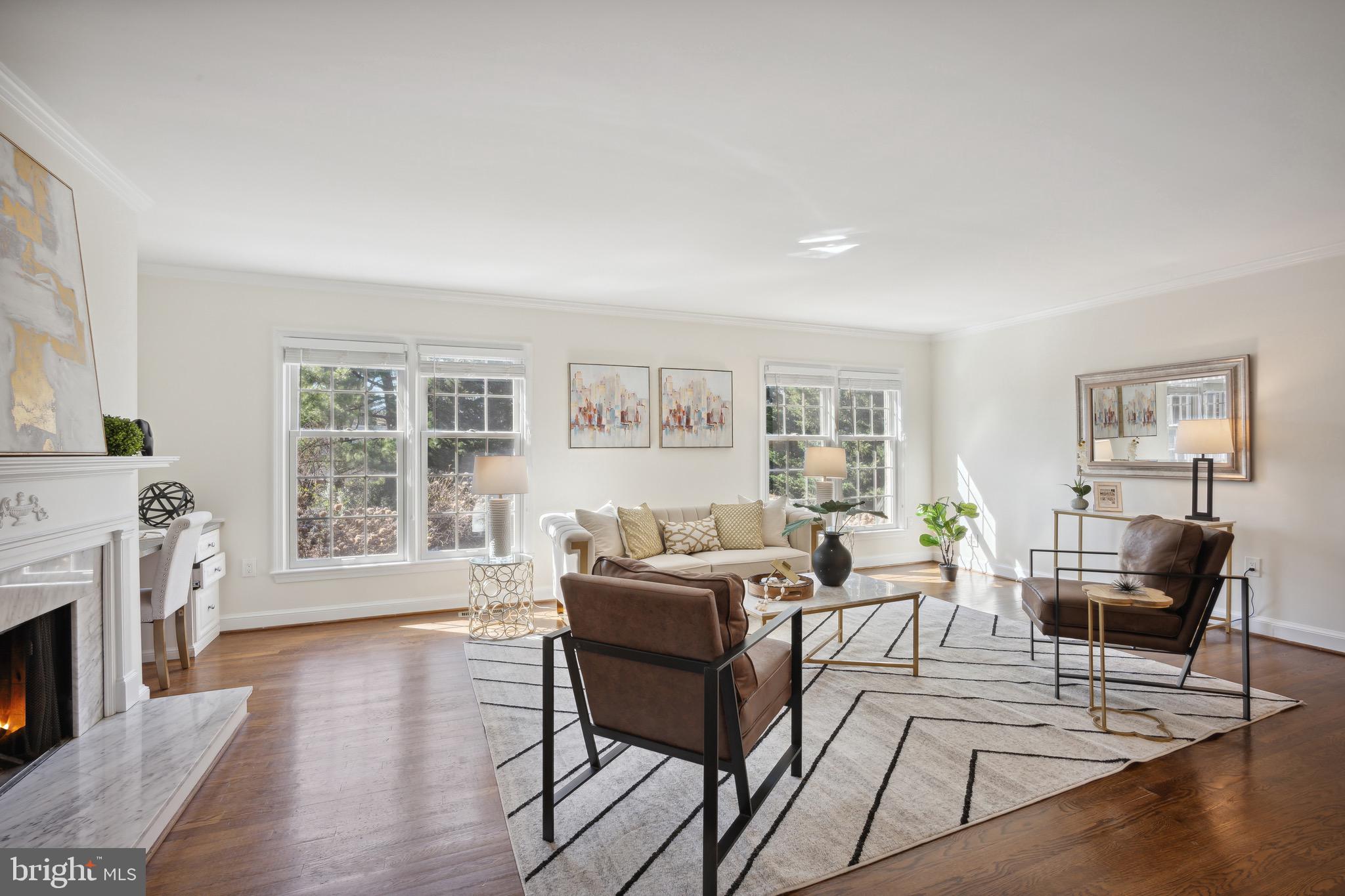 2334 South Rolfe Street Arlington, VA 22202 - Photo 12 of 35 Living Room