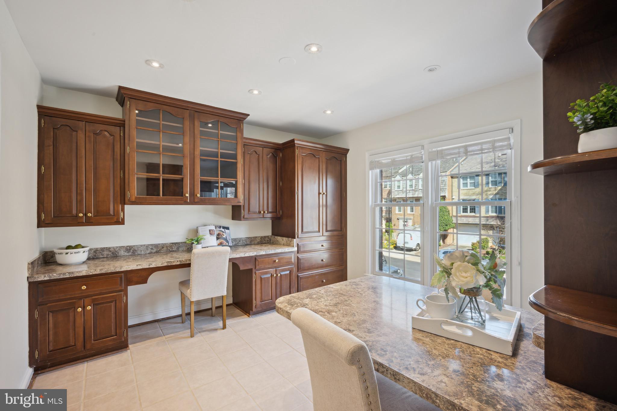 2334 South Rolfe Street Arlington, VA 22202 - Photo 18 of 35 Kitchen