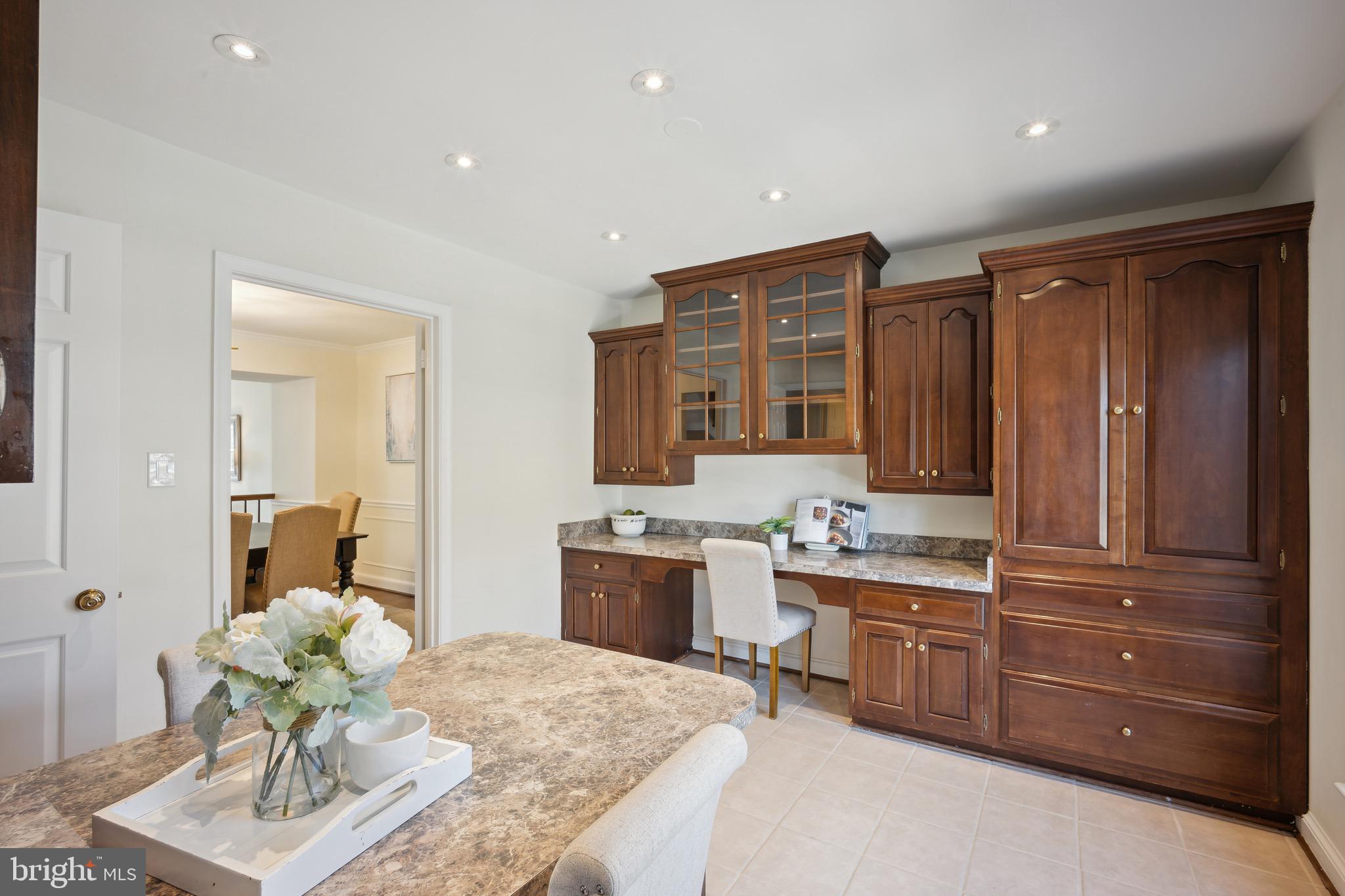 2334 South Rolfe Street Arlington, VA 22202 - Photo 20 of 35 Kitchen