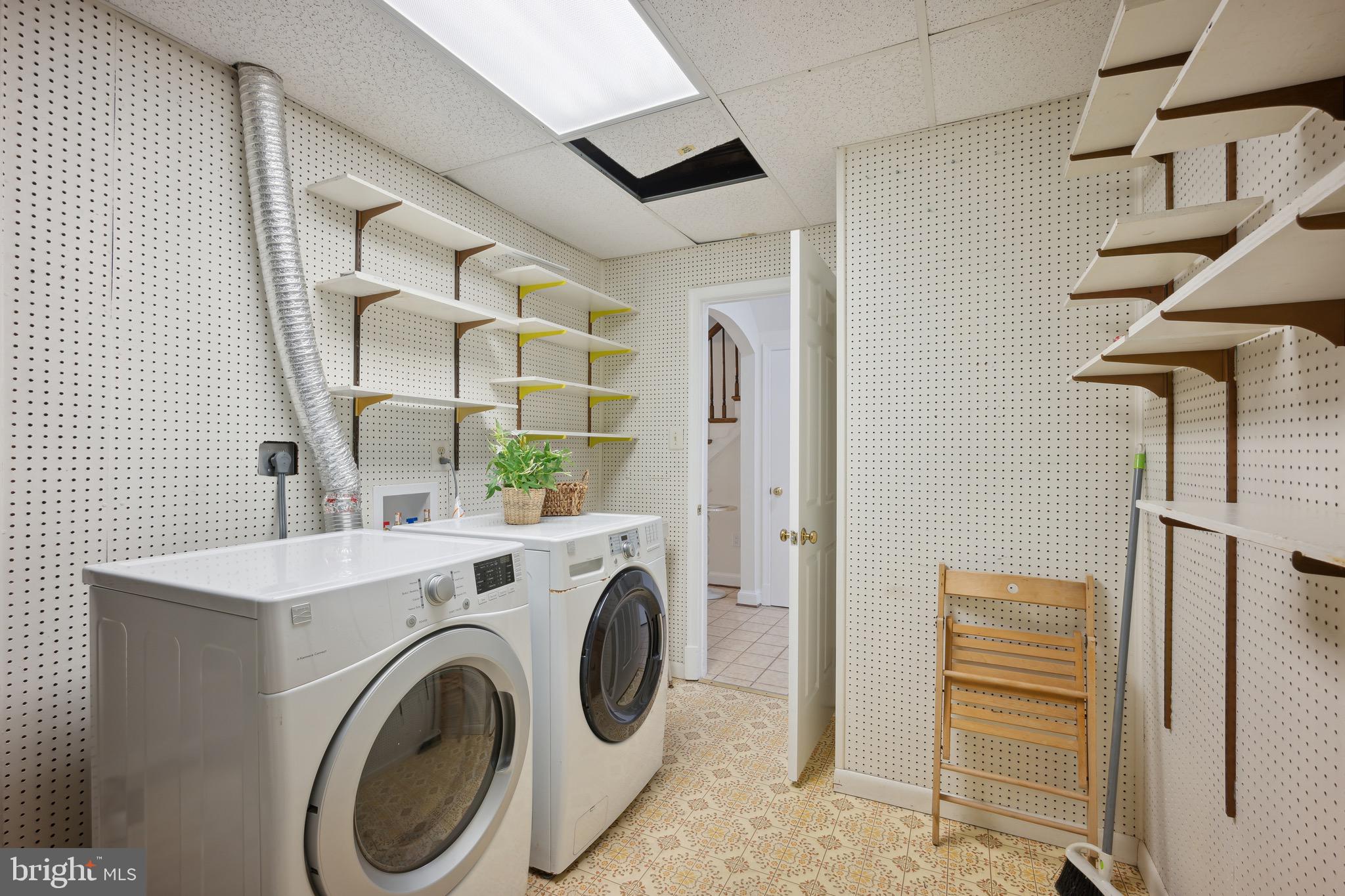 2334 South Rolfe Street Arlington, VA 22202 - Photo 29 of 35 LL Laundry
