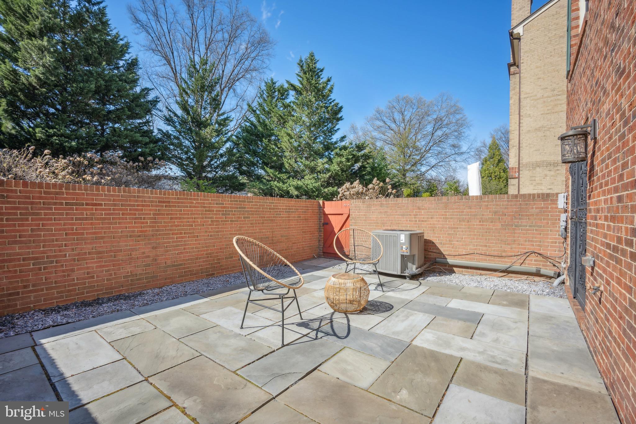 2334 South Rolfe Street Arlington, VA 22202 - Photo 30 of 35 Patio