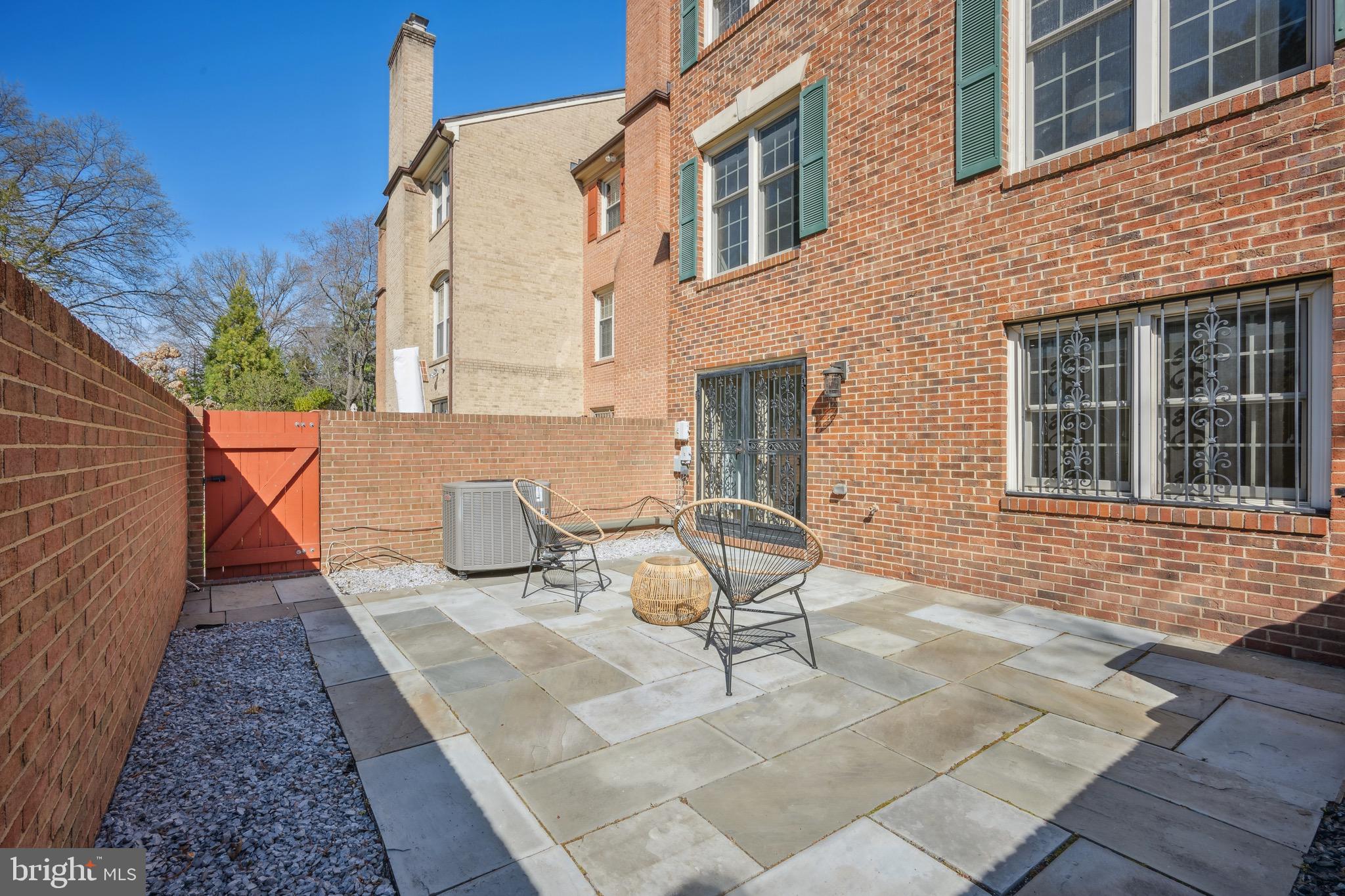 2334 South Rolfe Street Arlington, VA 22202 - Photo 31 of 35 Patio
