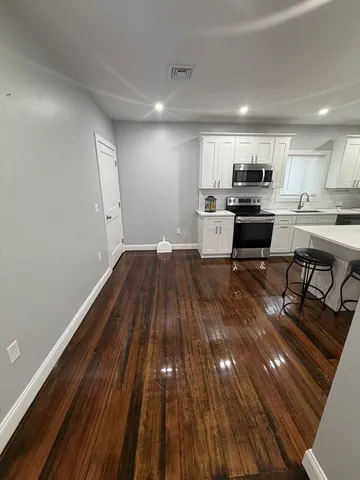 $3,100 | 38 Pierpont Street, Unit 1, Peabody, MA 01960