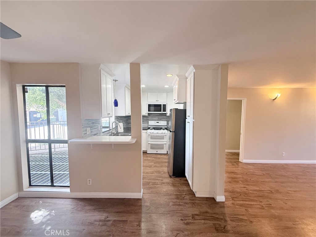 2121 Scott Road, Unit 104 Burbank, CA 91504 - Photo 6 of 27 KITCHEN VIEW - by Peter Yahiayan - CALL FOR ALL YOUR REAL ESTATE NEEDS