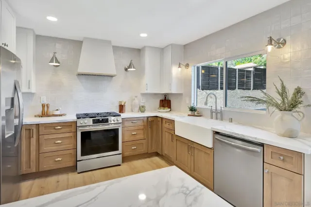 $1,225,000 | 11384 Almazon Street, San Diego, CA 92129