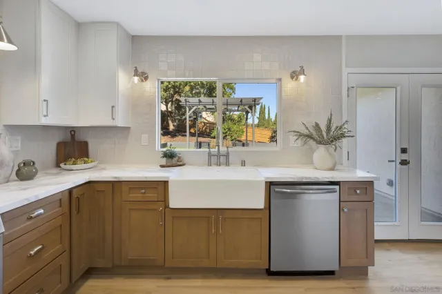 $1,225,000 | 11384 Almazon Street, San Diego, CA 92129