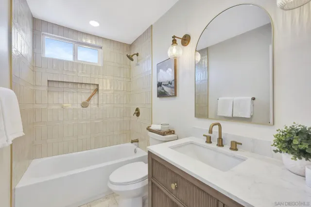 $1,225,000 | 11384 Almazon Street, San Diego, CA 92129