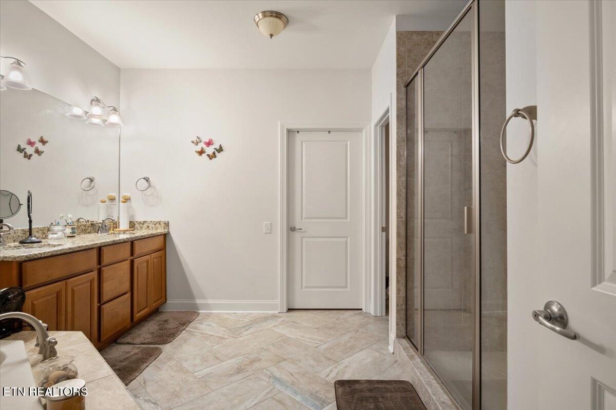 315 Centennial Bluff Boulevard Oak Ridge, TN 37830 - Photo 15 of 24 a bathroom with a sink and mirror