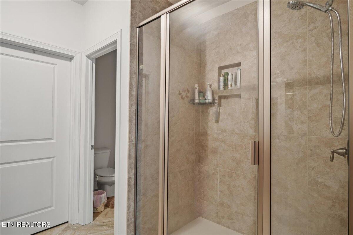 315 Centennial Bluff Boulevard Oak Ridge, TN 37830 - Photo 17 of 24 a bathroom with a shower