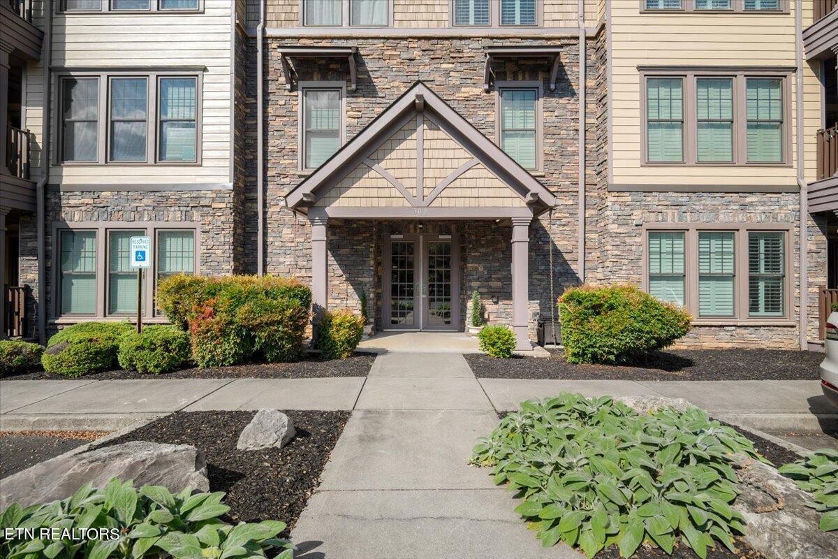 315 Centennial Bluff Boulevard Oak Ridge, TN 37830 - Photo 4 of 24 a front view of a house with garden