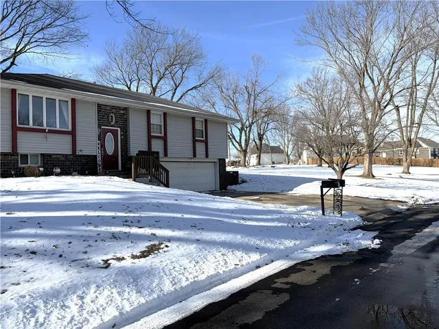 $269,000 | 316 Gregory Drive, Gower, MO 64454