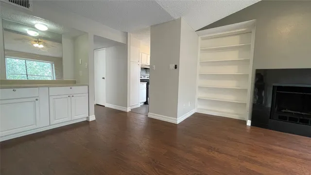 $1,300 | 6701 Sands Point Drive, Unit 33, Houston, TX 77074