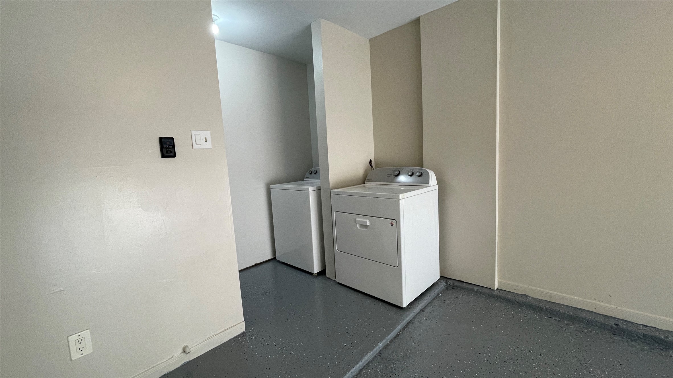 6701 Sands Point Drive, Unit 33 Houston, TX 77074 - Photo 14 of 17 a utility room with dryer and washer