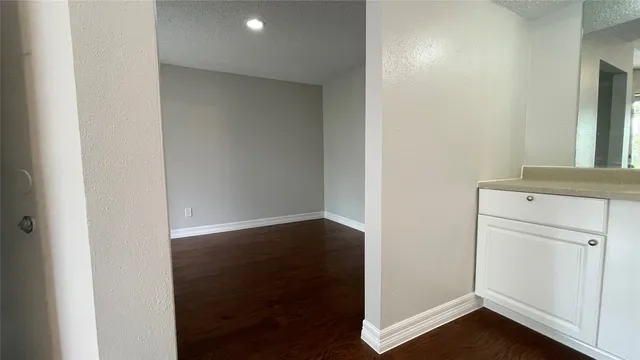 $1,300 | 6701 Sands Point Drive, Unit 33, Houston, TX 77074