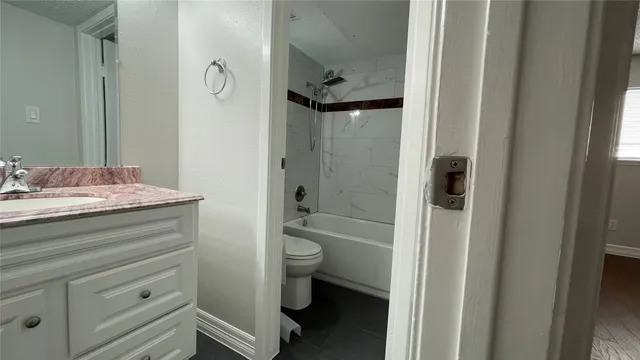 $1,300 | 6701 Sands Point Drive, Unit 33, Houston, TX 77074