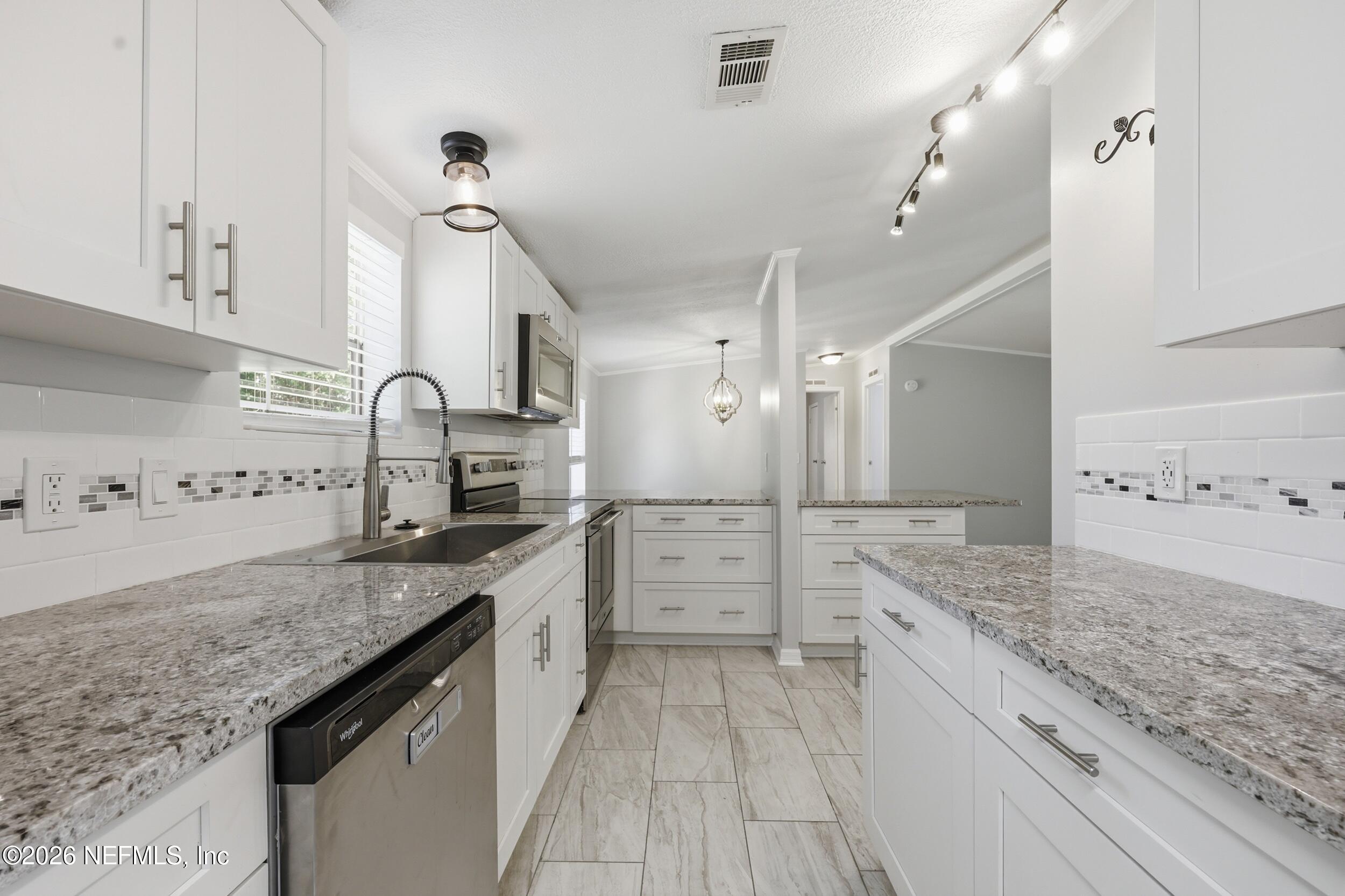 574 Hall Road Green Cove Springs, FL 32043 - Photo 23 of 60 Kitchen 6