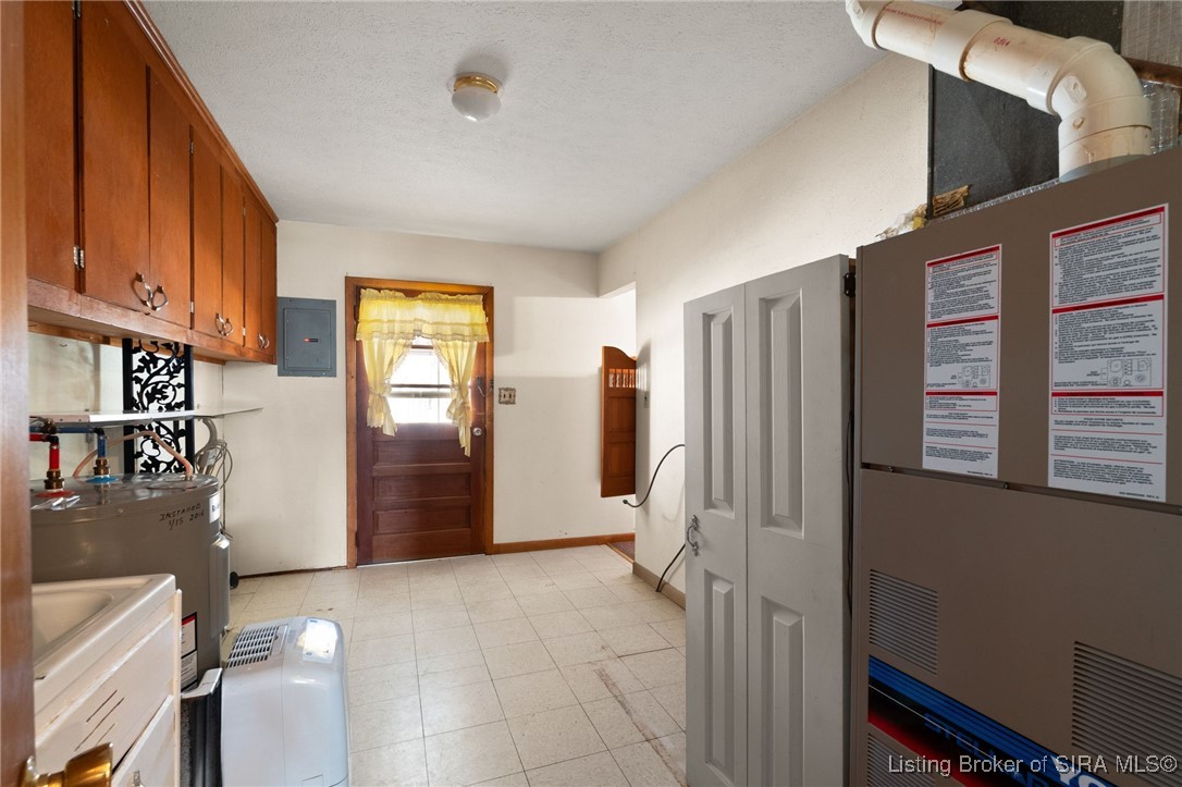 2870 Highway 337 Corydon, IN 47112 - Photo 23 of 53 large laundry