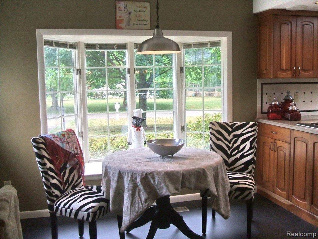 3457 Wendover Road Troy, MI 48084 - Photo 9 of 25 Breakfast Room Bay Window