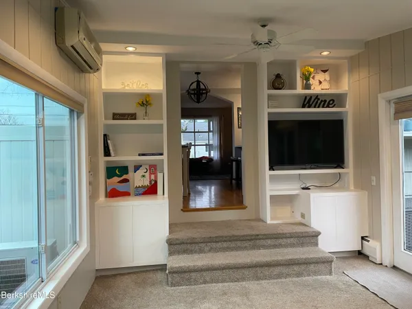 a view of an entryway and livingroom