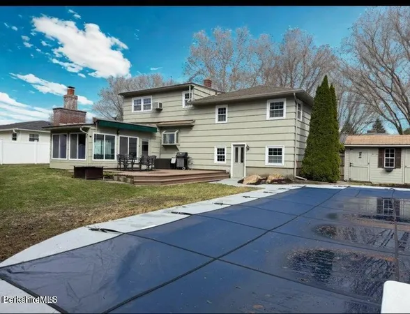 a view of a house with a backyard