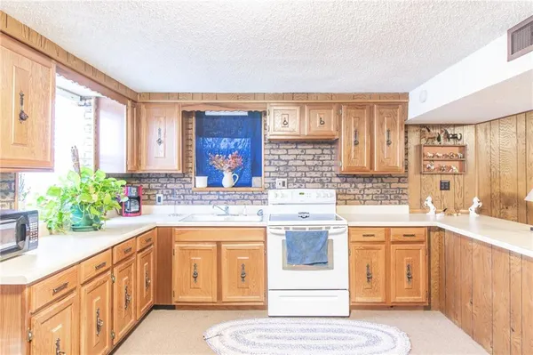 $245,000 | 508 West 19th Street, Higginsville, MO 64037