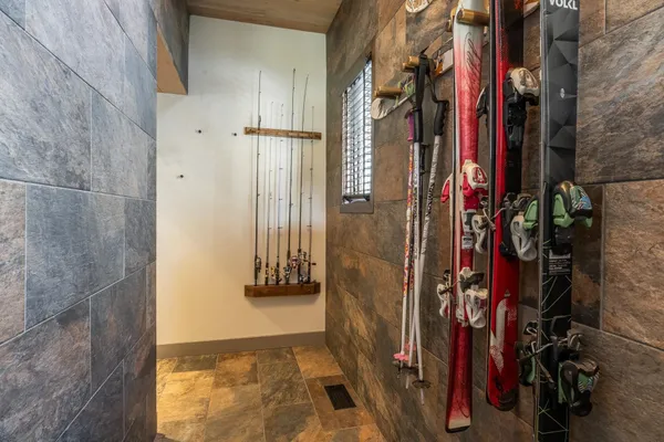 $839,000 | 877 Par Court, Unit 877, Mammoth Lakes, CA 93546