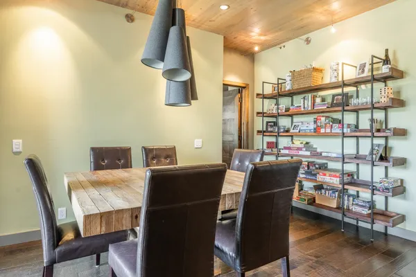 $839,000 | 877 Par Court, Unit 877, Mammoth Lakes, CA 93546