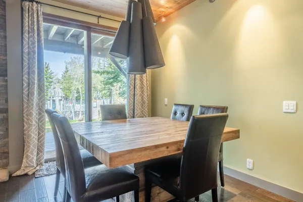 $839,000 | 877 Par Court, Unit 877, Mammoth Lakes, CA 93546