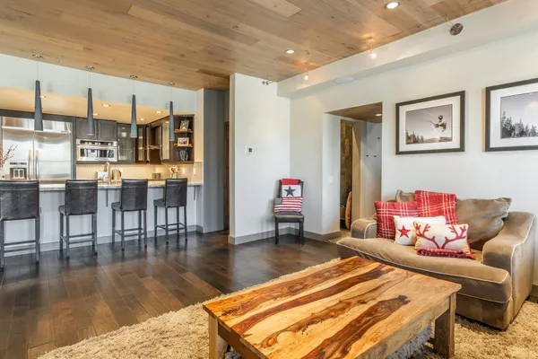 $839,000 | 877 Par Court, Unit 877, Mammoth Lakes, CA 93546