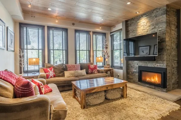 $839,000 | 877 Par Court, Unit 877, Mammoth Lakes, CA 93546