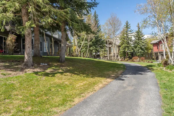 $839,000 | 877 Par Court, Unit 877, Mammoth Lakes, CA 93546