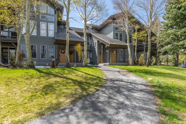 $839,000 | 877 Par Court, Unit 877, Mammoth Lakes, CA 93546