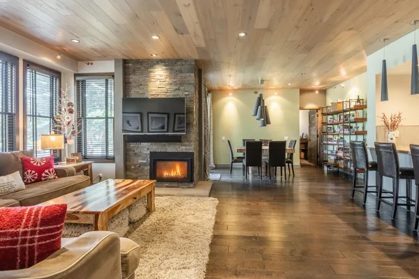 $839,000 | 877 Par Court, Unit 877, Mammoth Lakes, CA 93546