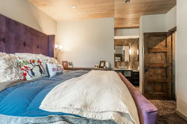 $839,000 | 877 Par Court, Unit 877, Mammoth Lakes, CA 93546