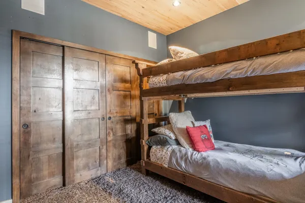 $839,000 | 877 Par Court, Unit 877, Mammoth Lakes, CA 93546