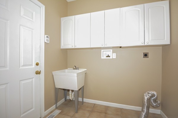 93 Brook Lane, Unit 93 Berlin, MA 01503 - Photo 21 of 29 a bathroom with a sink and a mirror