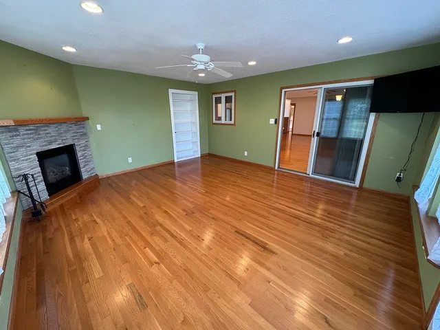 a view of a livingroom with furniture