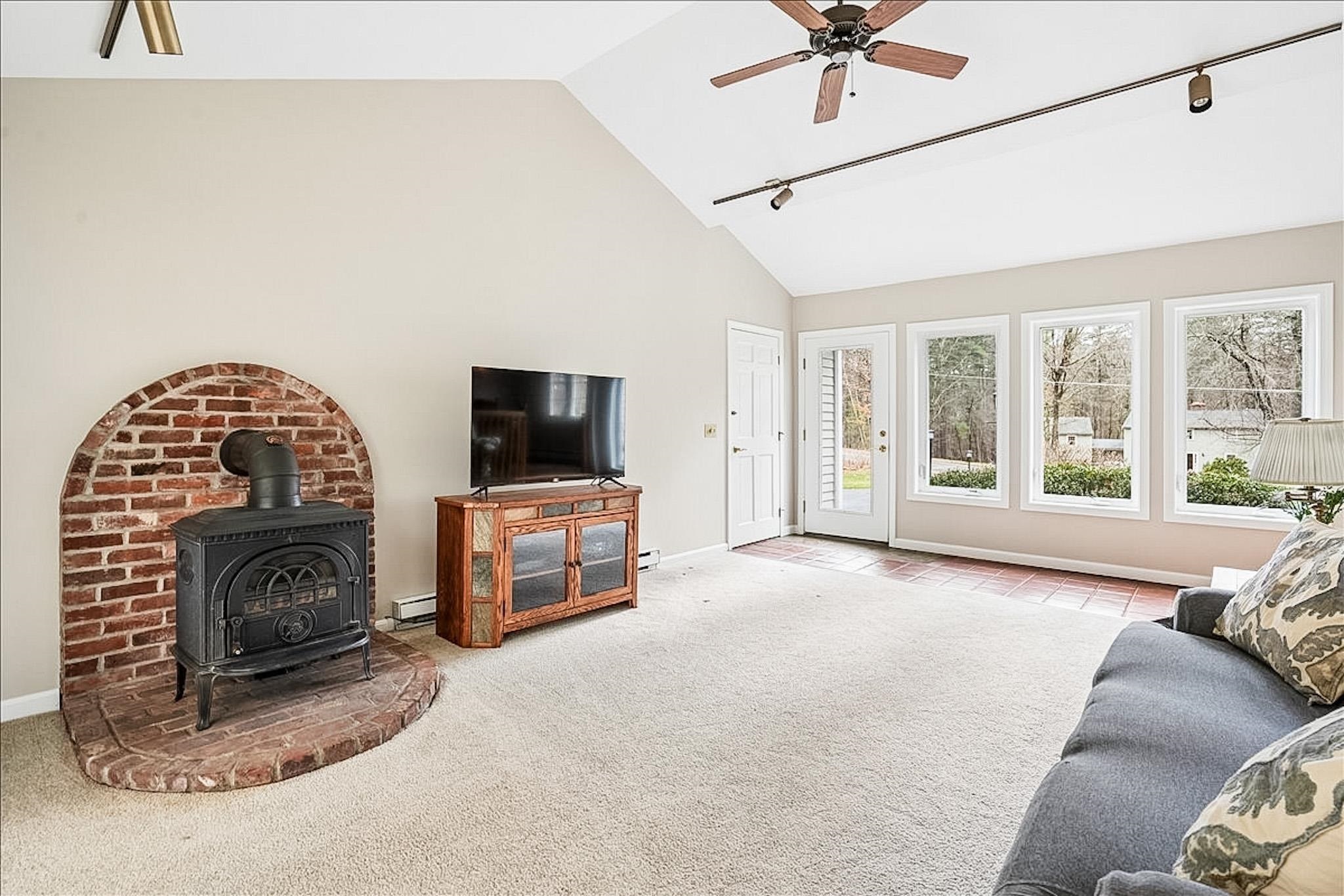 13 Karen Road Windham, NH 03087 - Photo 14 of 59