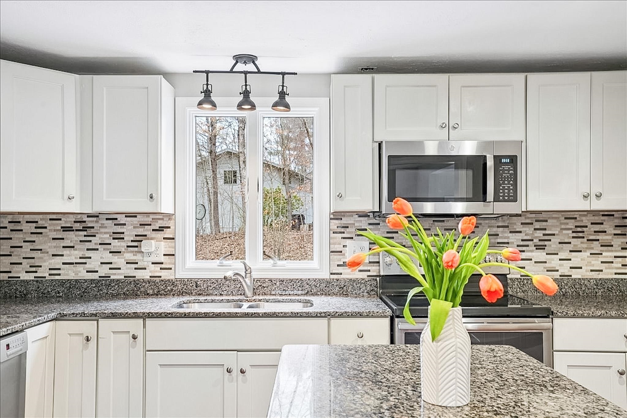 13 Karen Road Windham, NH 03087 - Photo 4 of 59