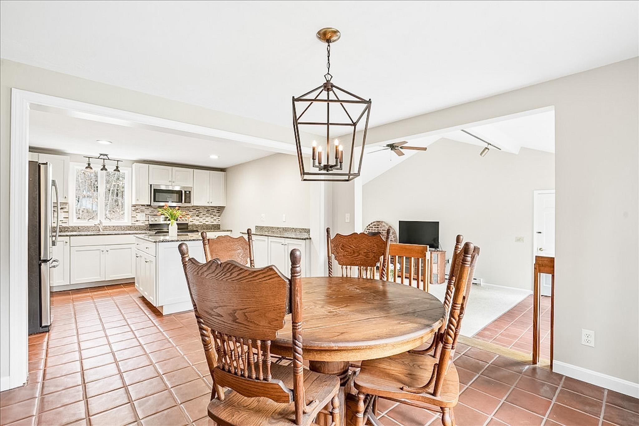 13 Karen Road Windham, NH 03087 - Photo 7 of 59