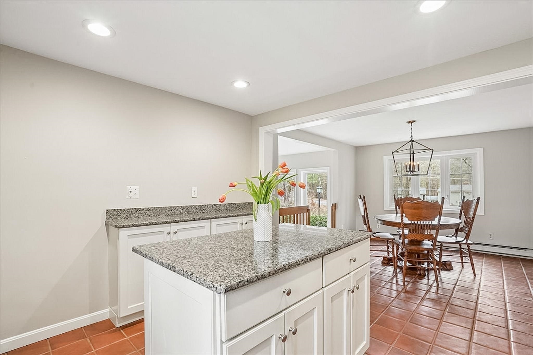 13 Karen Road Windham, NH 03087 - Photo 8 of 59