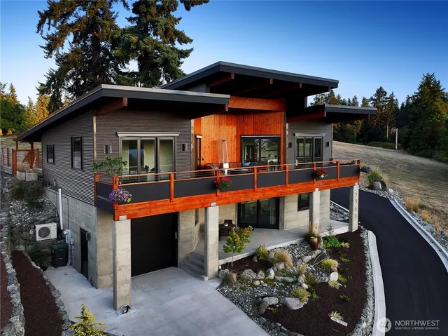 $1,690,000 | 5453 Harborside Lane, Freeland, WA 98249