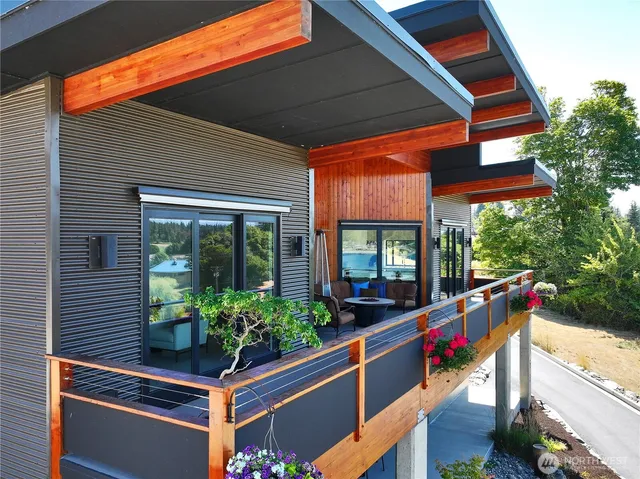 $1,690,000 | 5453 Harborside Lane, Freeland, WA 98249